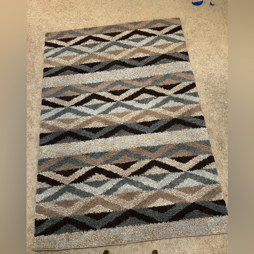 Carpet - Picture 4 of 7